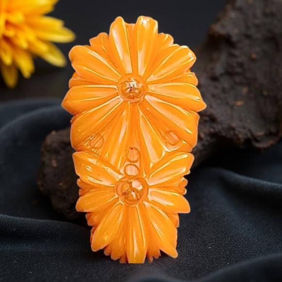 Vintage Bakelite butterscotch Carved flower clip made 1930 beautiful design - Picture 9 of 16